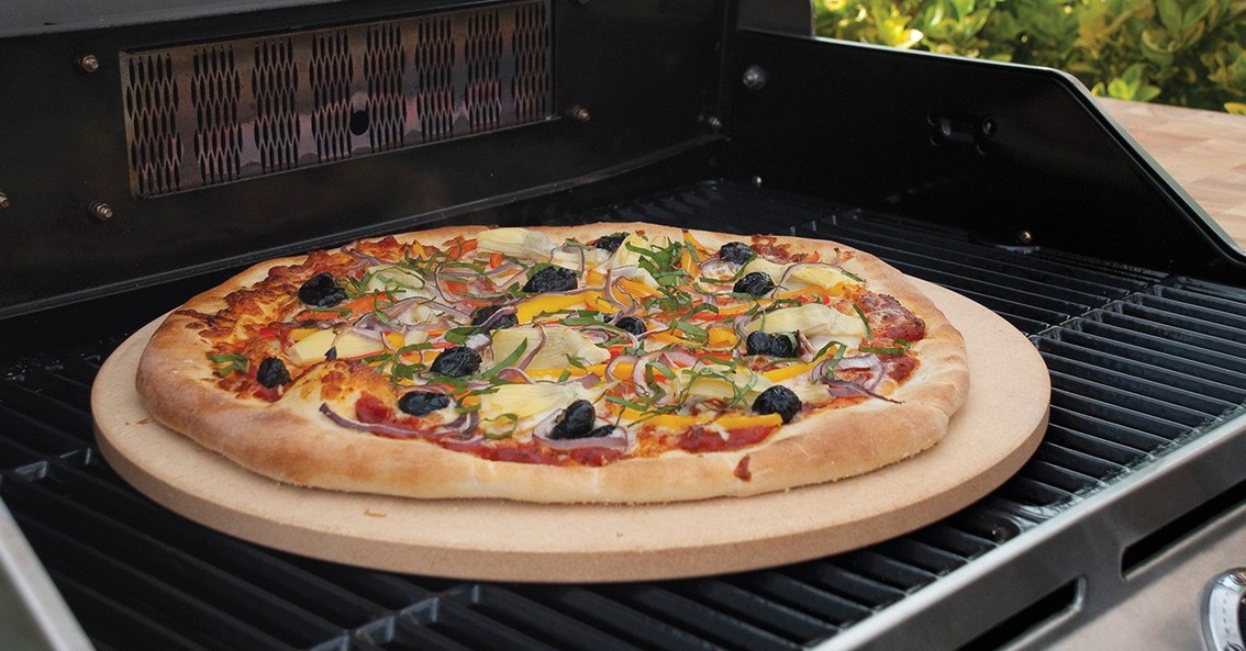 how to use a pizza stone
