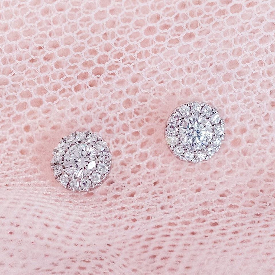Top Advice On How To Select The Best Earrings Regarding Your Facial Structure