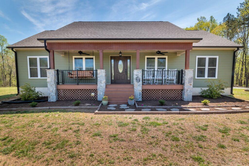 The Atlanta Aesthetic: Choosing the Perfect Colors for Your Exterior Home Painting Project