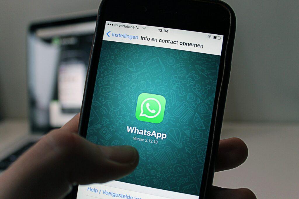 why whatsapp is popular