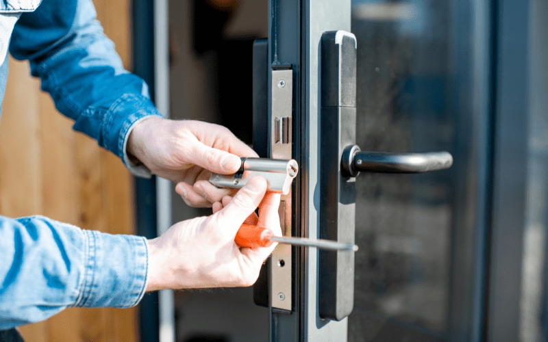 Factors to Consider While Choosing Emergency Lockout Services in Montreal
