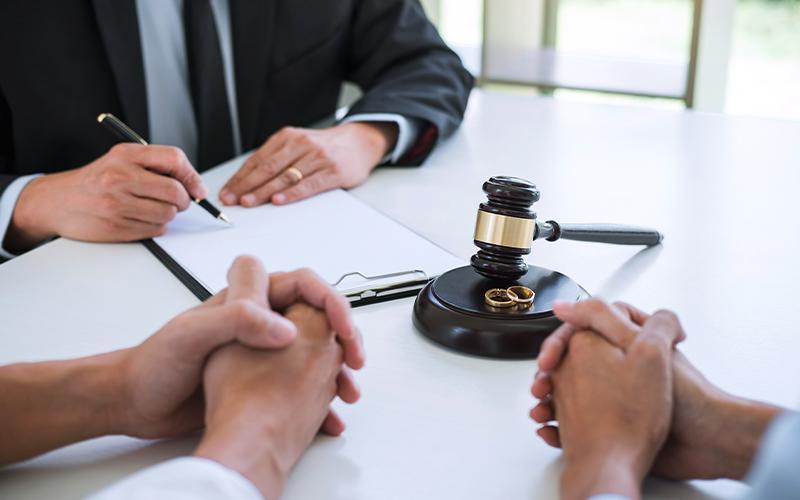 divorce lawyer